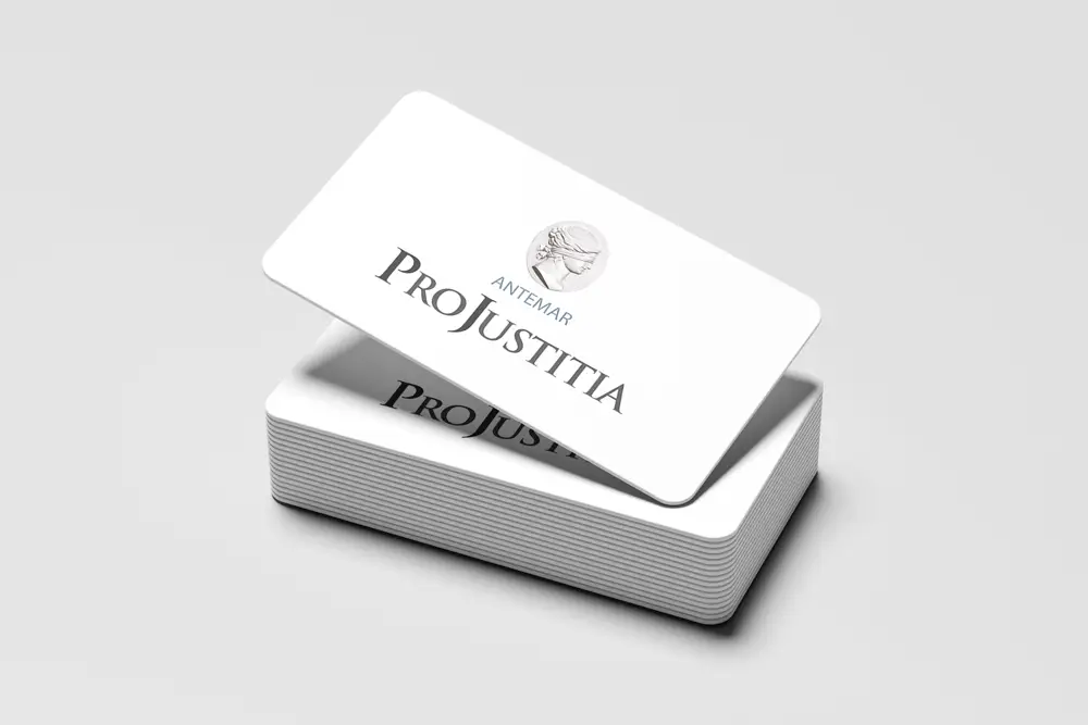 Marchio Pro Justitia progettato da Agenzia PLUS – Branding e identità visiva